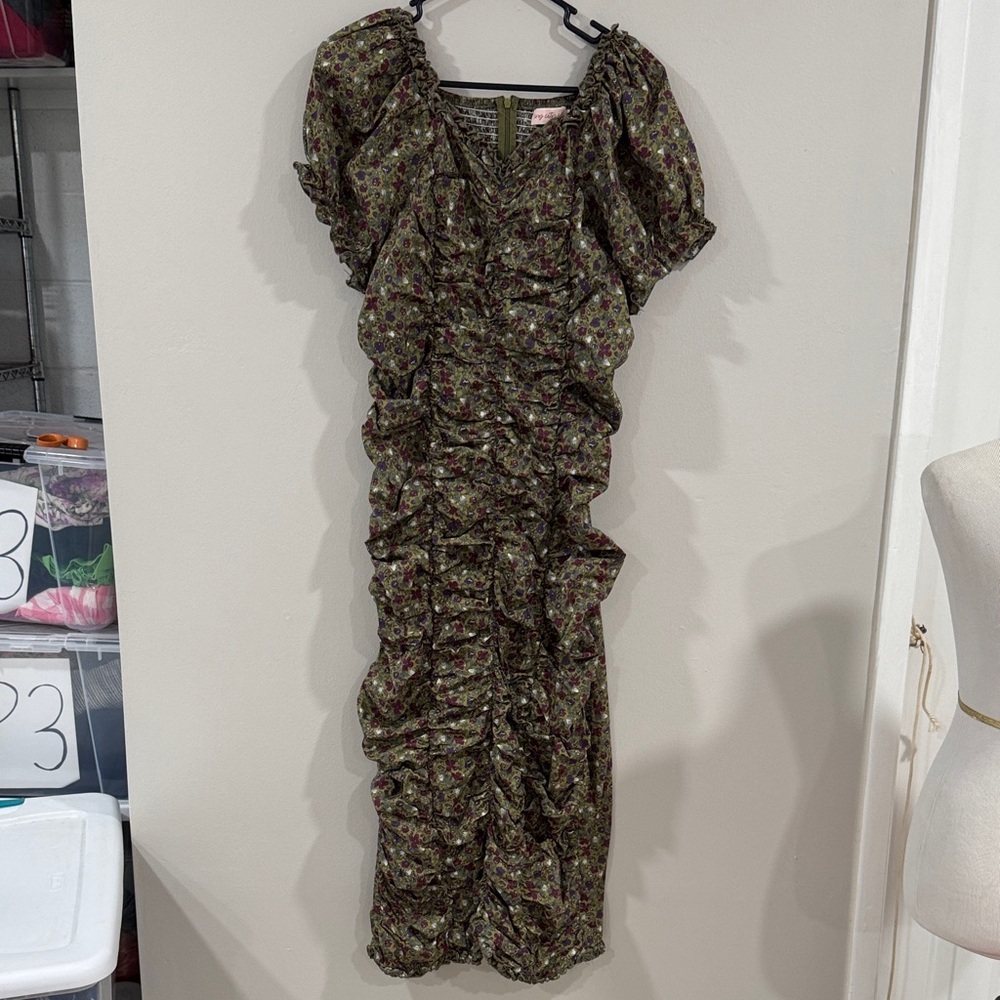 NWOT Ivy City Co Olive Floral Ruched midi Dress puff sleeve cottage cottagecore